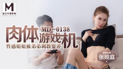 戴眼镜的高挑模特妹子，白皙大奶子，男友看了忍不住让其蹲下深喉口交后入操大奶乱颤.jpg