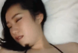 她来这里是为了让她的大屁股变得粗壮！ 她非常厚，并且毫不犹豫地拿走了那根长长的鸡巴！