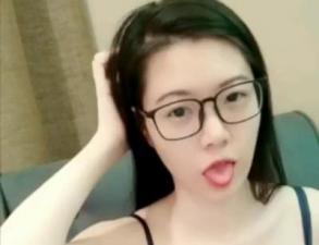 奶子粉嫩粉嫩的人间仙女直播道具自慰