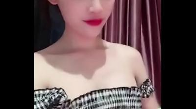 感度バツグンのまおちゃんに远隔ローターをぶっこんで街中露出＆青姦