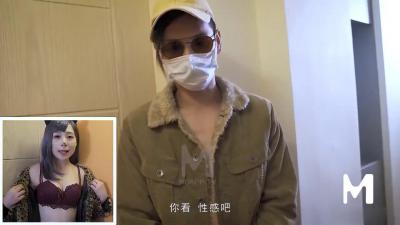 喜欢抱起来操逼得屌哥约到位极品性感漂亮气质美女啪啪, 爆插一次后不舍得让美女走还想干, 又私下加点钱继续操